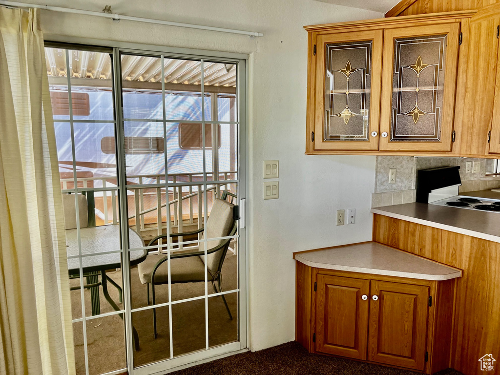 Kitchen with backsplash