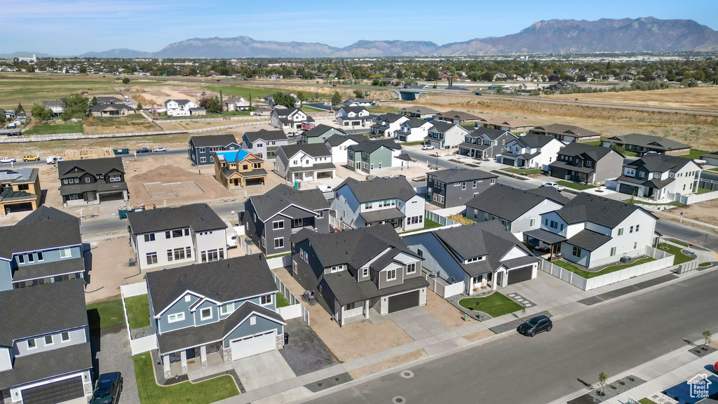 Bird's eye view with a mountain view