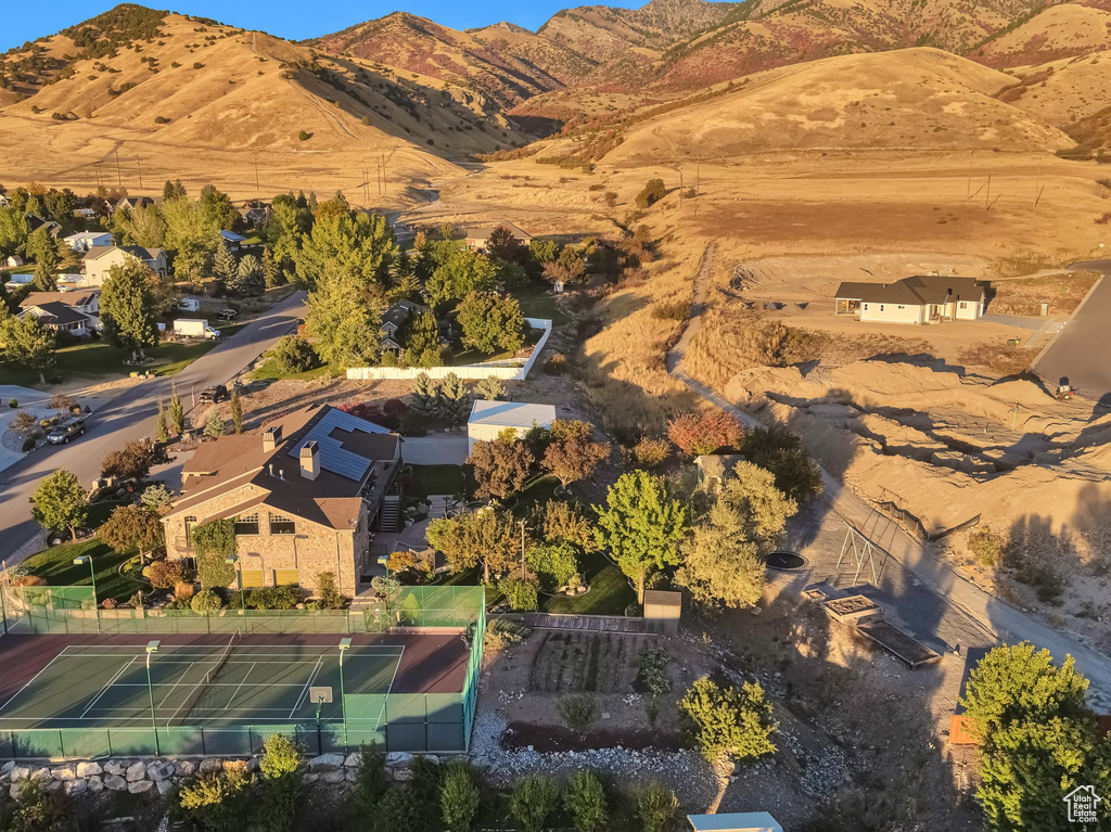 Aerial view with a mountain view