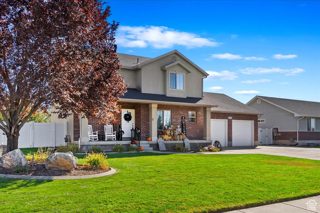 View of front facade with a front yard and a porch