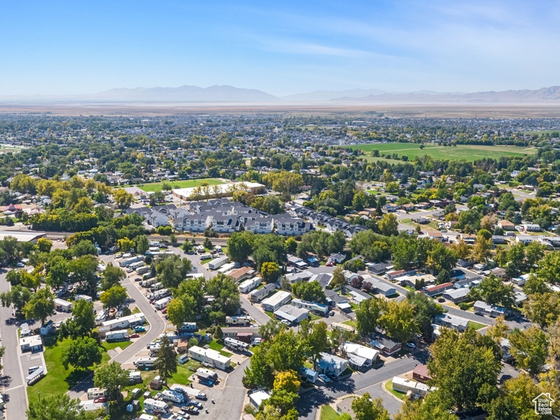 Aerial view with a mountain view