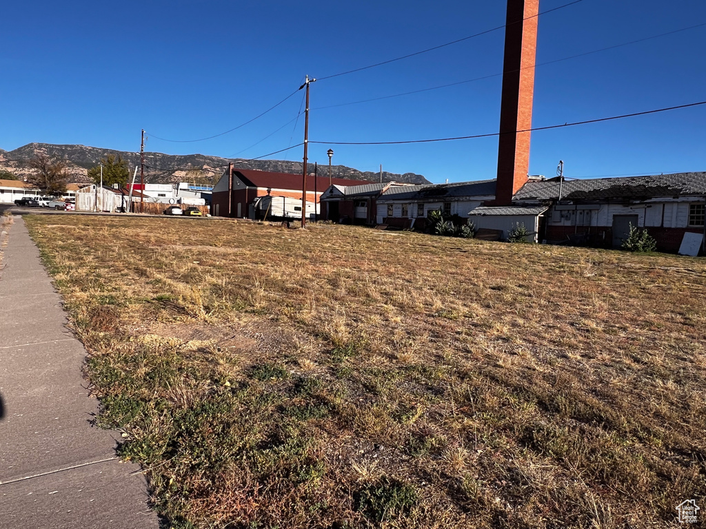 View of yard featuring a mountain view