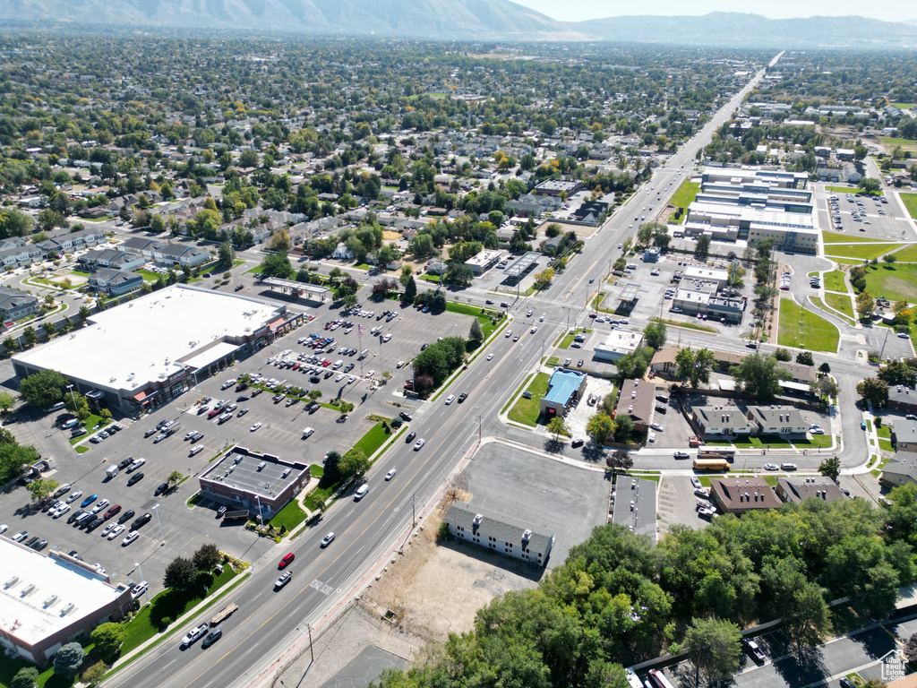 Bird\\\'s eye view featuring a mountain view