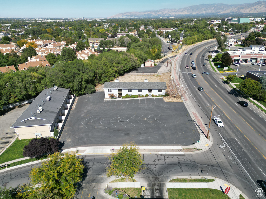 Aerial view with a mountain view