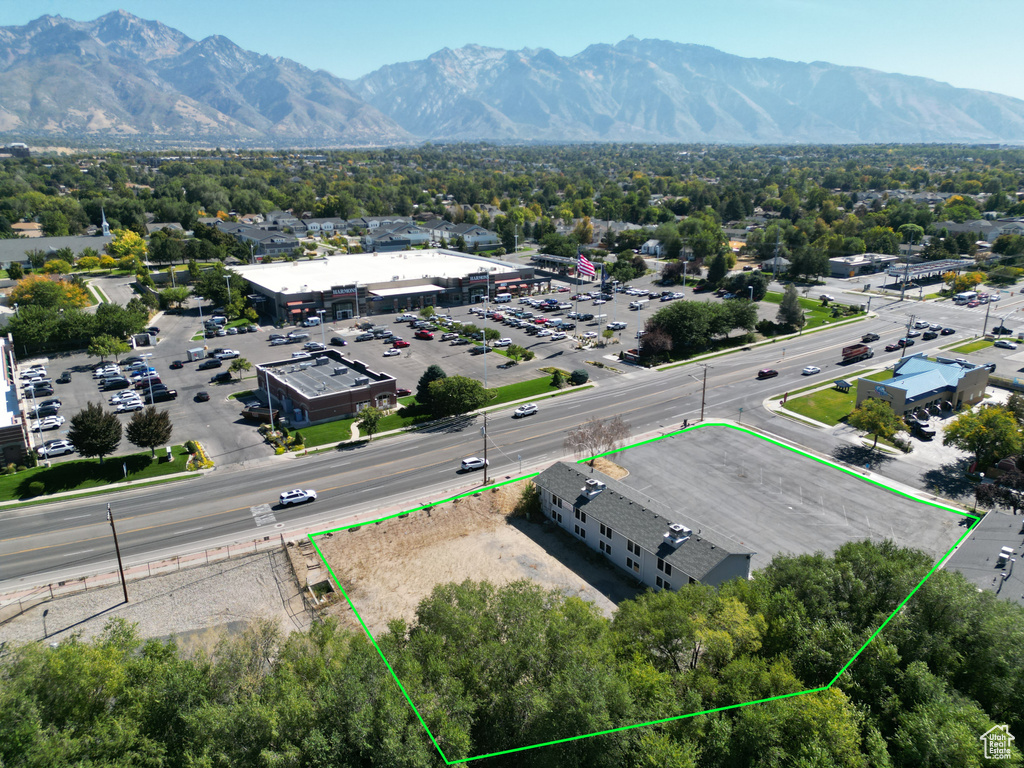 Bird's eye view with a mountain view