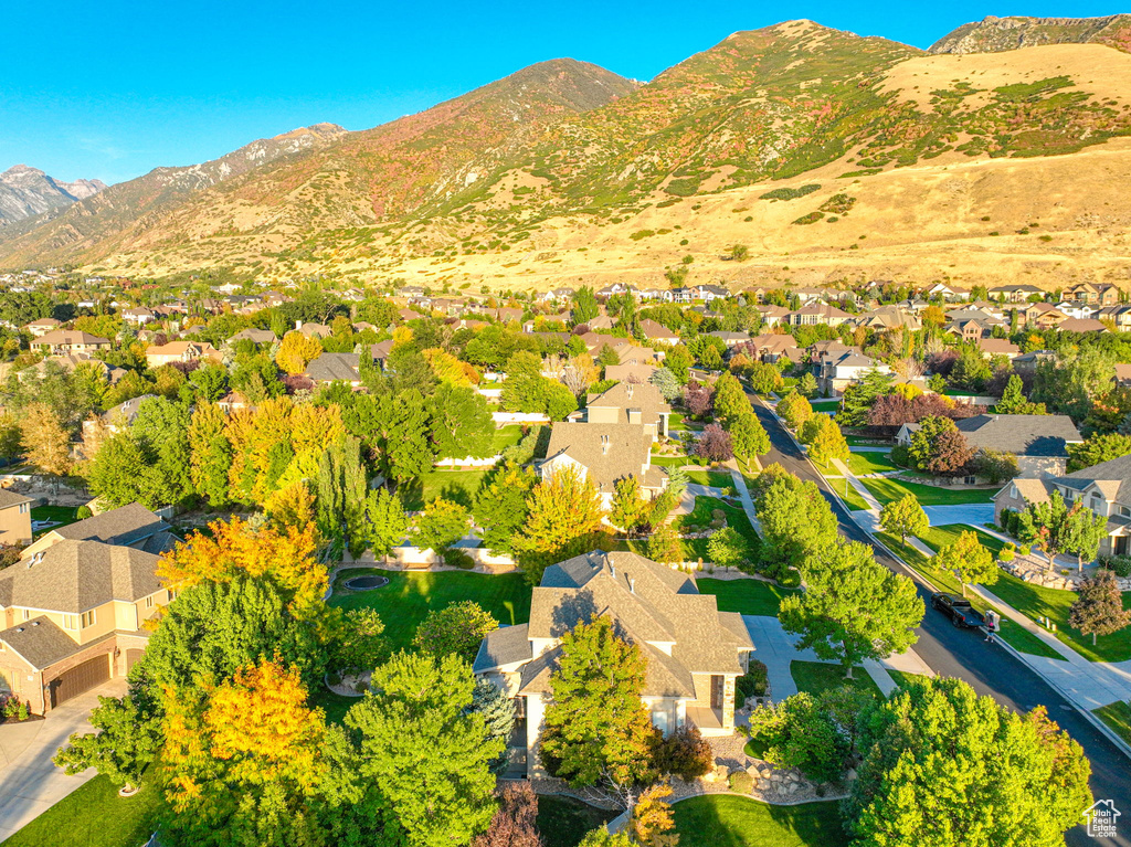 Bird\\\\\\\'s eye view featuring a mountain view