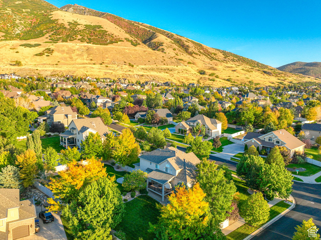 Bird\\\\\\\'s eye view featuring a mountain view