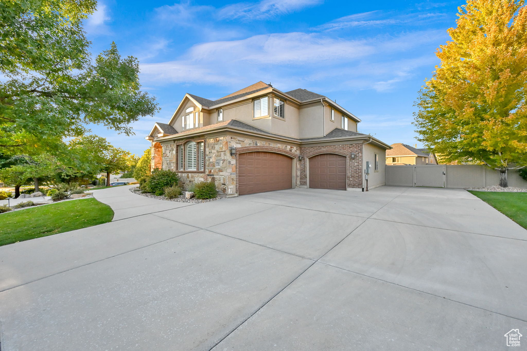 View of front of house featuring a garage