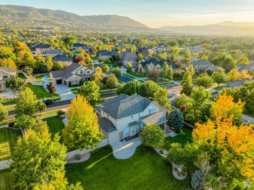 Drone / aerial view featuring a mountain view