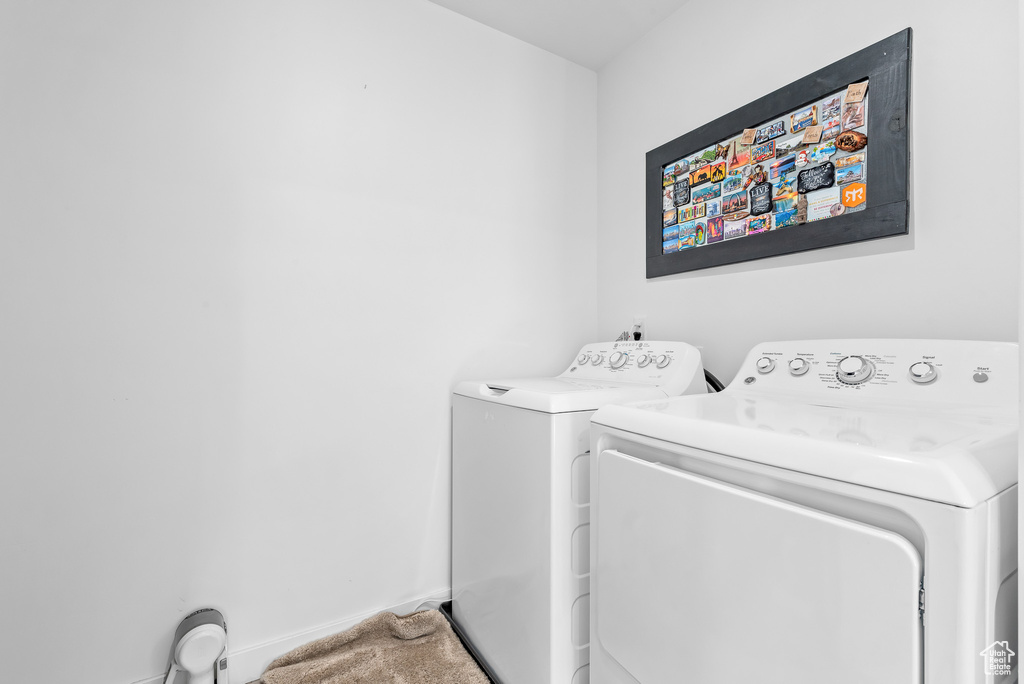 Washroom with independent washer and dryer