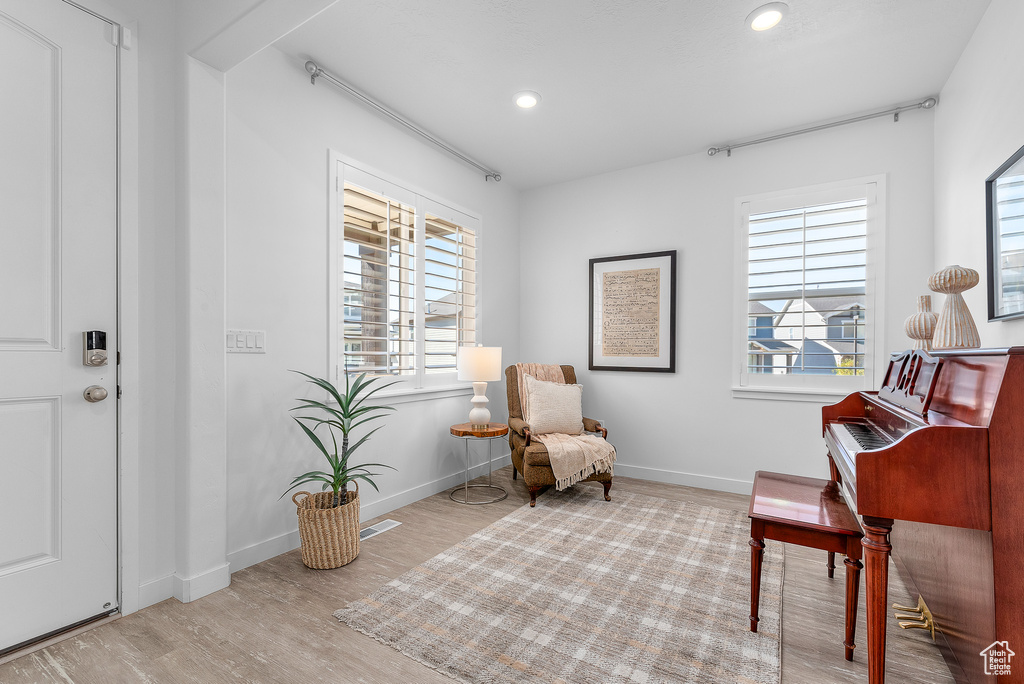 Living area with light hardwood / wood-style flooring