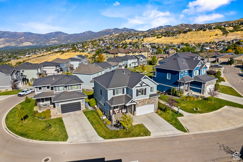 Aerial view with a mountain view