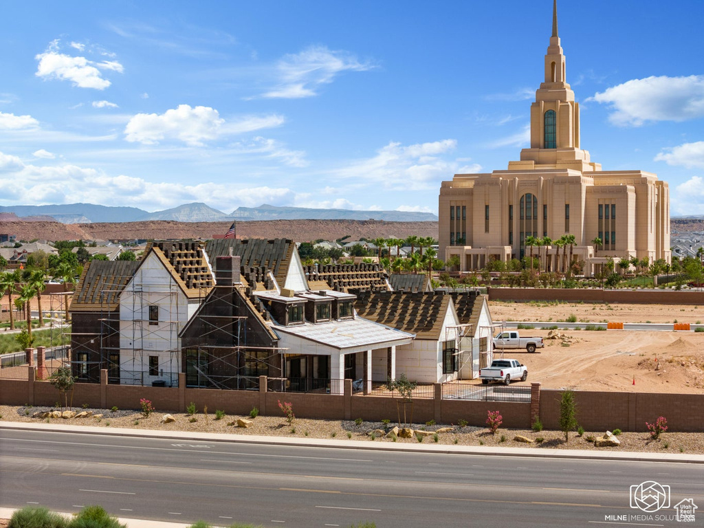 City view featuring a mountain view