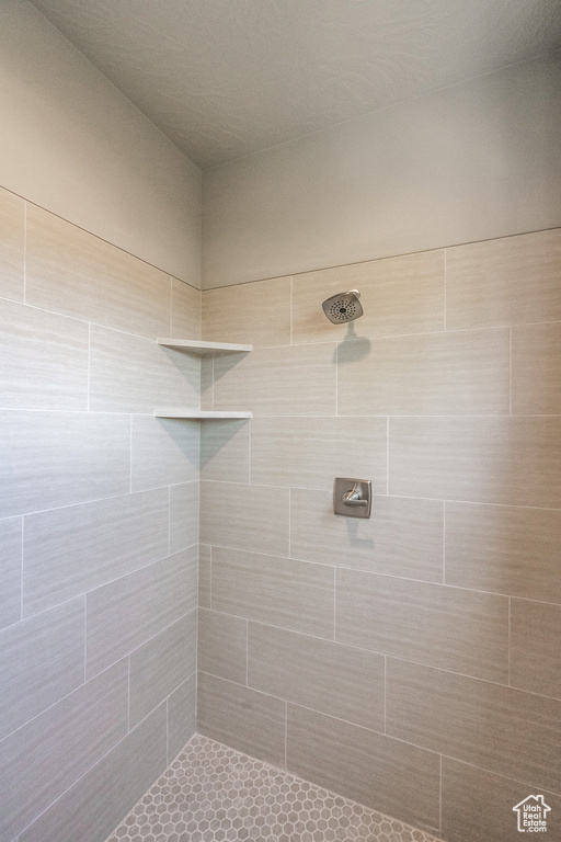 Bathroom featuring tiled shower