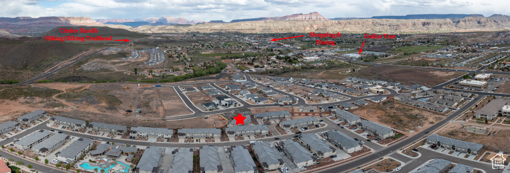 Aerial view with a mountain view