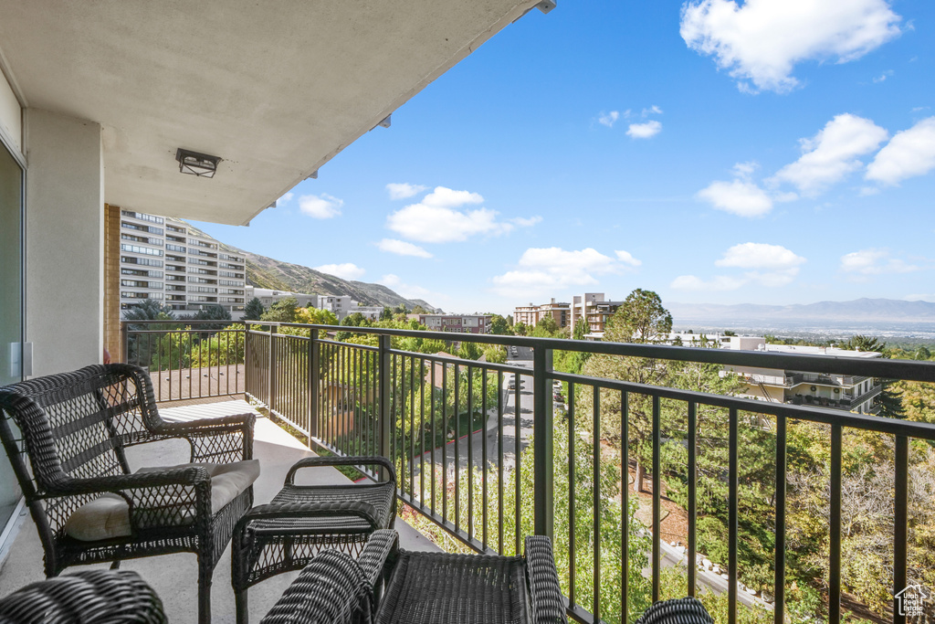 Balcony featuring a mountain view