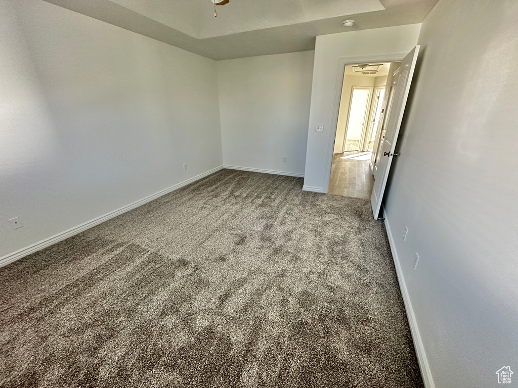 Spare room with carpet flooring