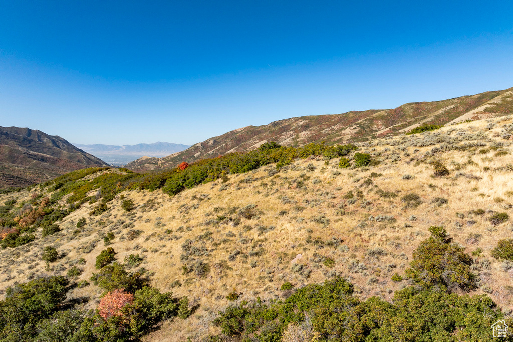 5855 E PIONEER RIDGE CIR Salt Lake City, UT 84108