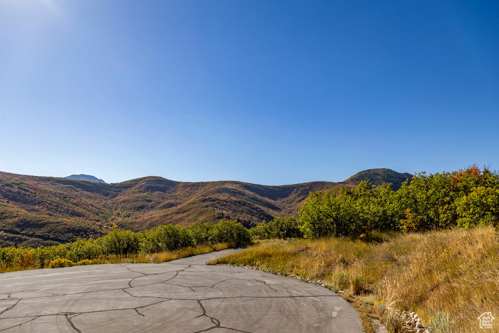 5855 E PIONEER RIDGE CIR Salt Lake City, UT 84108