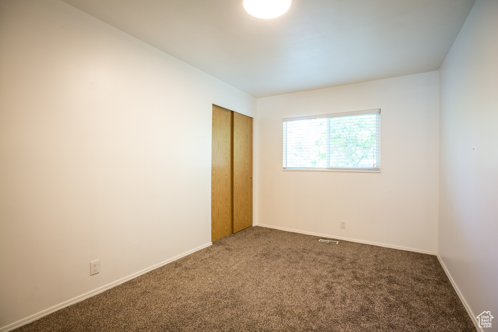 5940 S WOODVIEW DR Kearns, UT 84118