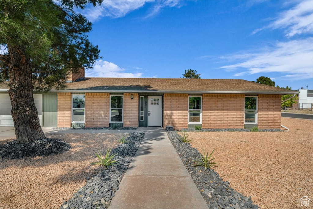 Ranch-style house featuring a garage