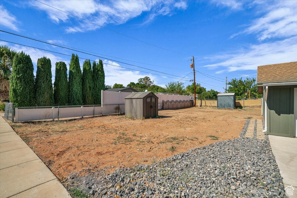 View of yard featuring a storage shed