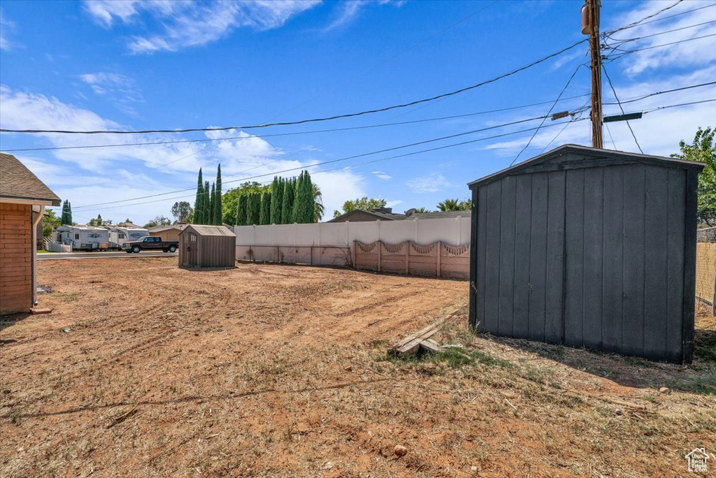 View of yard with a storage shed