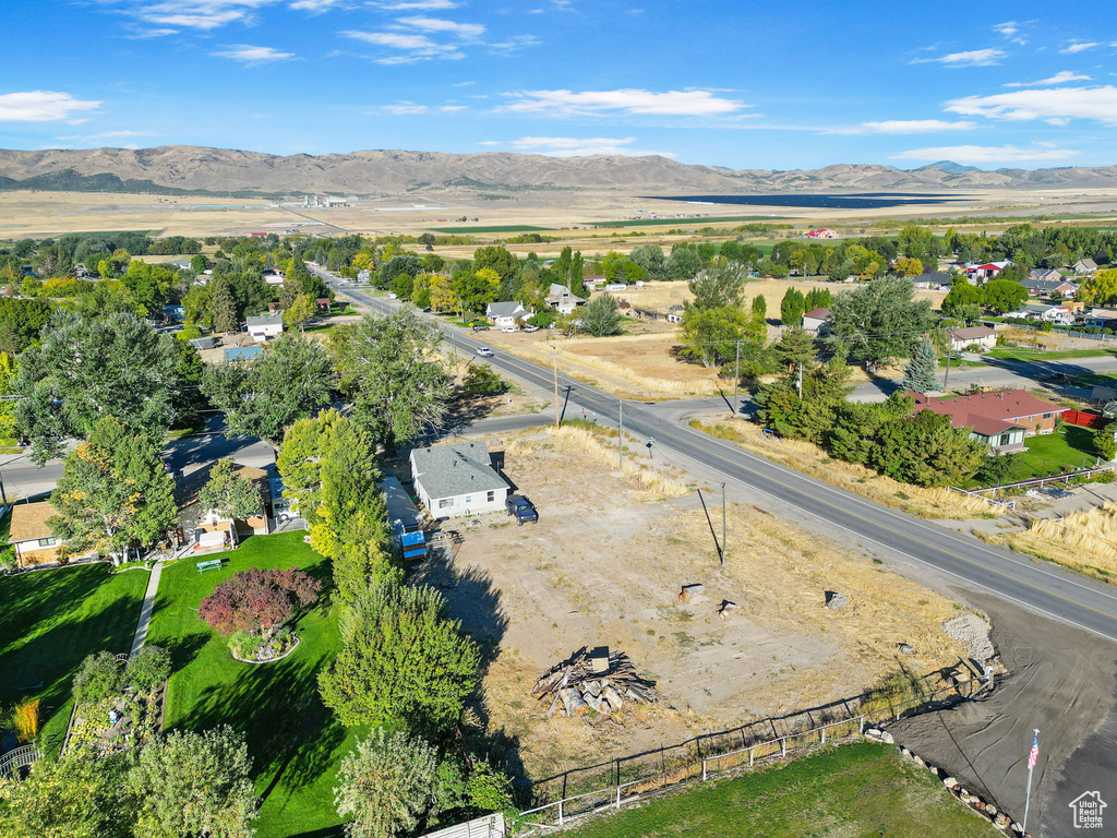 Aerial view with a mountain view