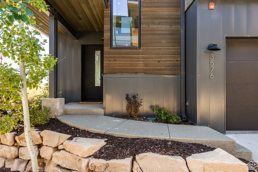 View of property entrance