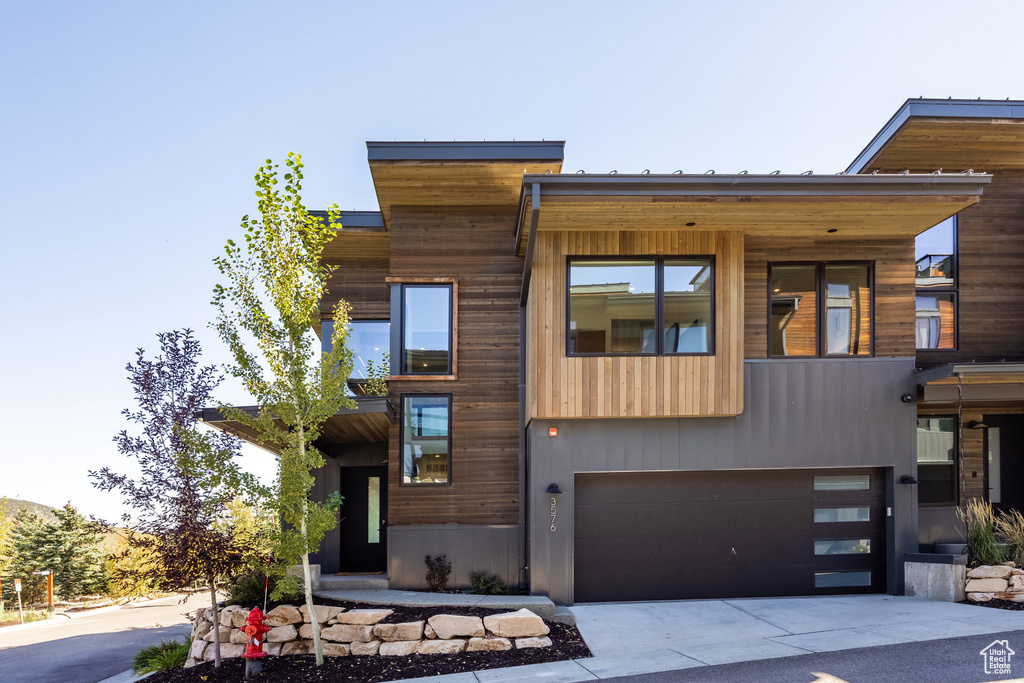Contemporary house with a garage