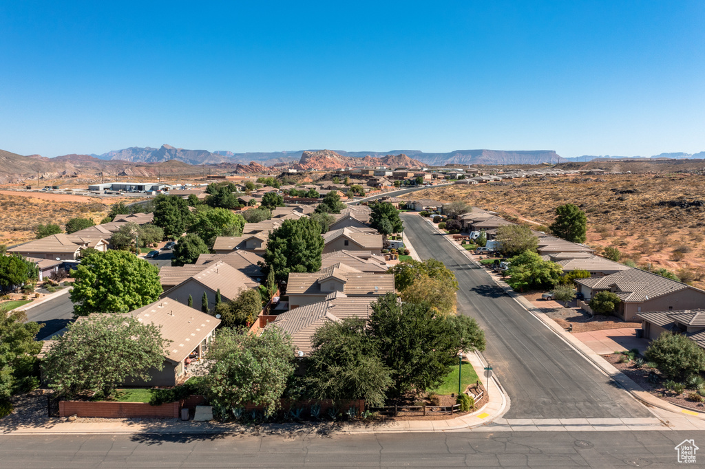 Aerial view with a mountain view