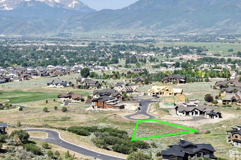 Aerial view with a mountain view