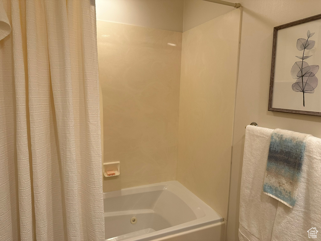 Bathroom featuring shower / bath combo