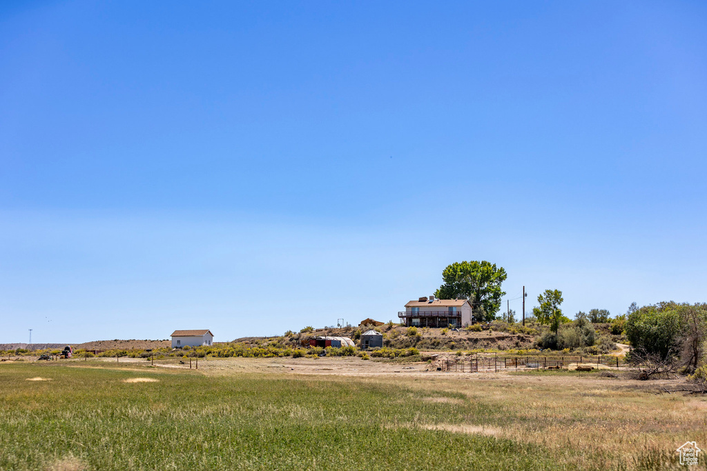 View of yard with a rural view