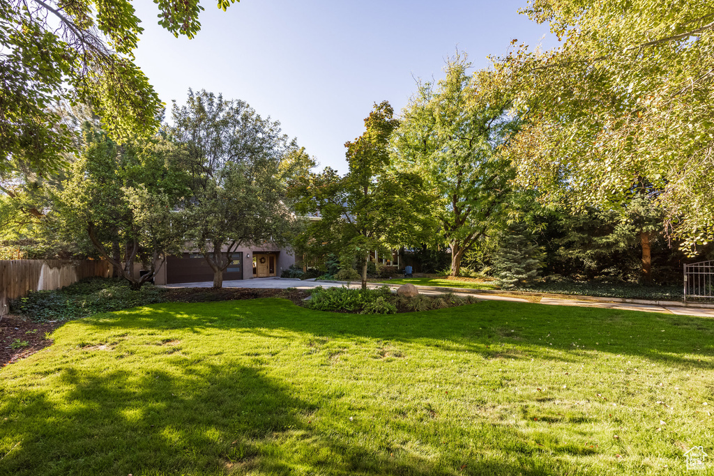 View of yard featuring a garage