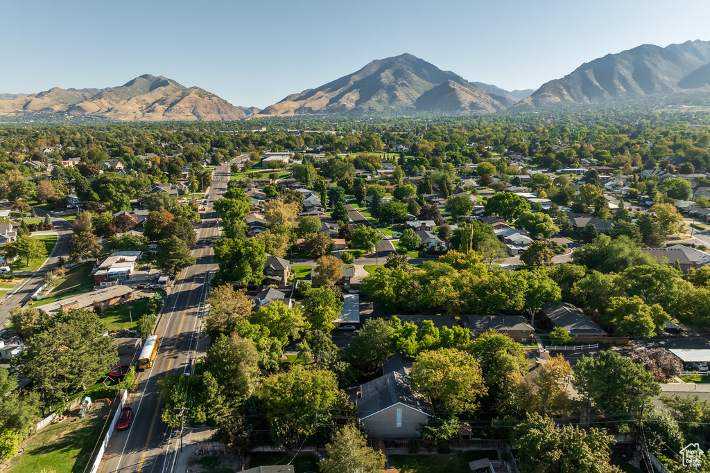 Birds eye view of property featuring a mountain view