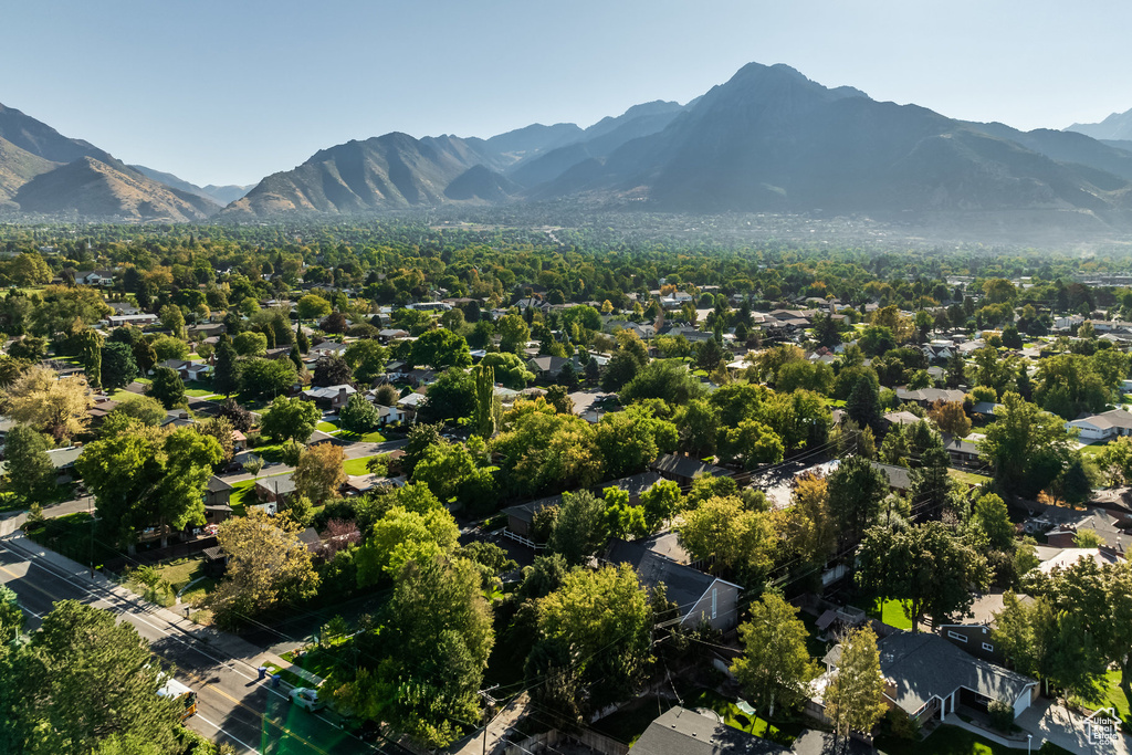 Drone / aerial view featuring a mountain view