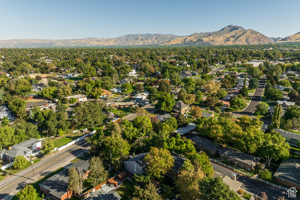 Drone / aerial view featuring a mountain view