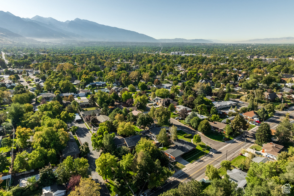 Drone / aerial view featuring a mountain view