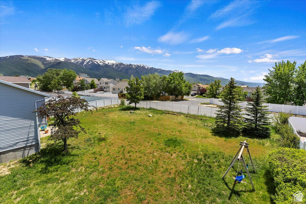 View of yard featuring a mountain view