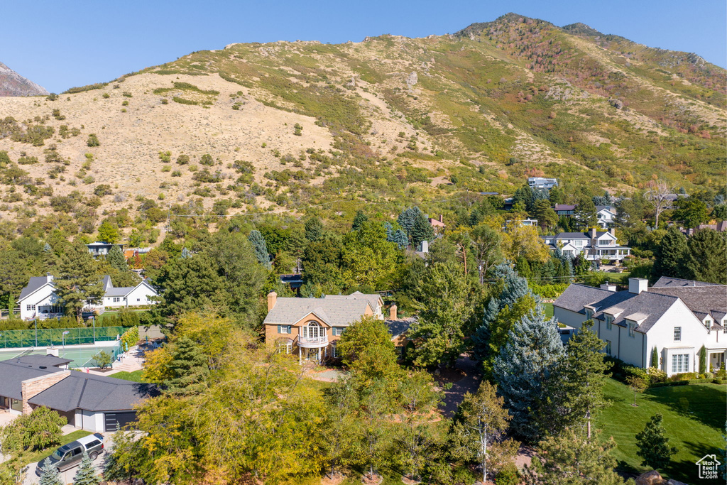 Bird\'s eye view featuring a mountain view