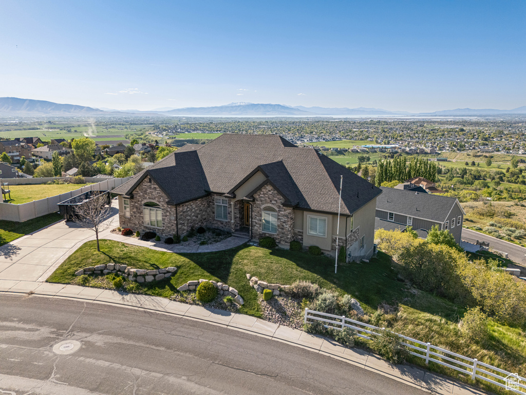 Birds eye view of property featuring a mountain view