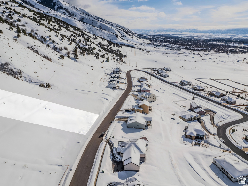 Snowy aerial view with a mountain view