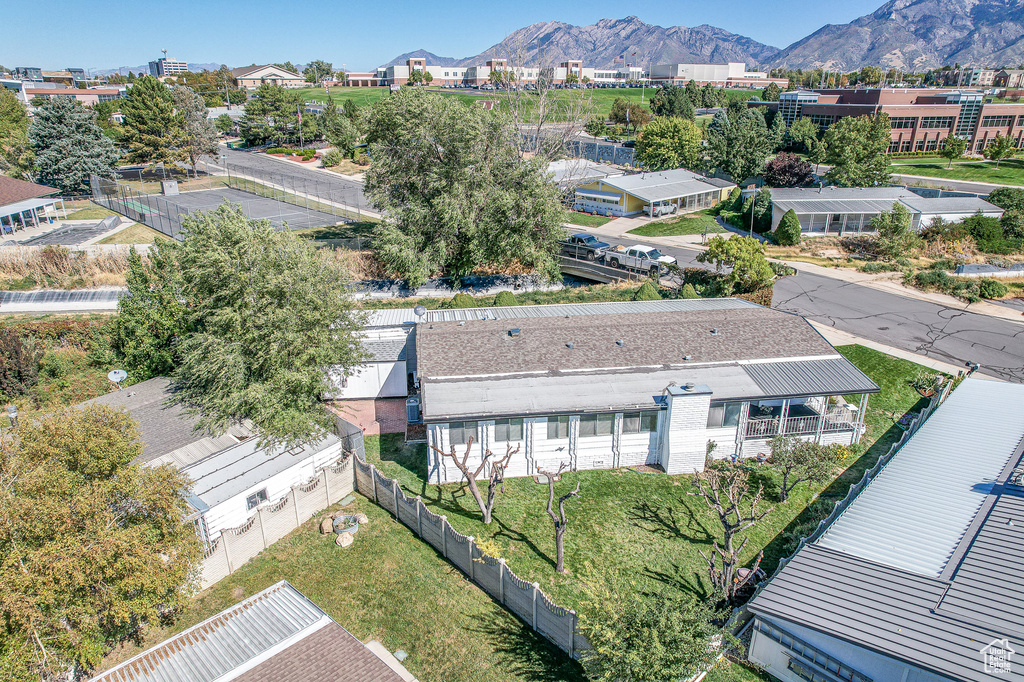 Aerial view with a mountain view