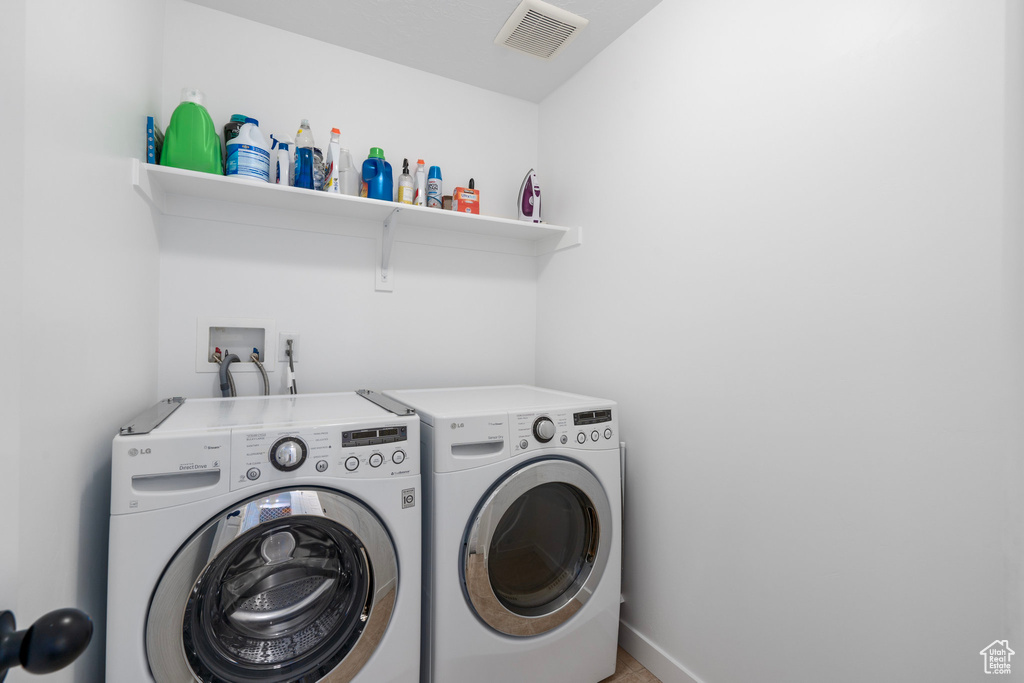 Washroom with washer and dryer