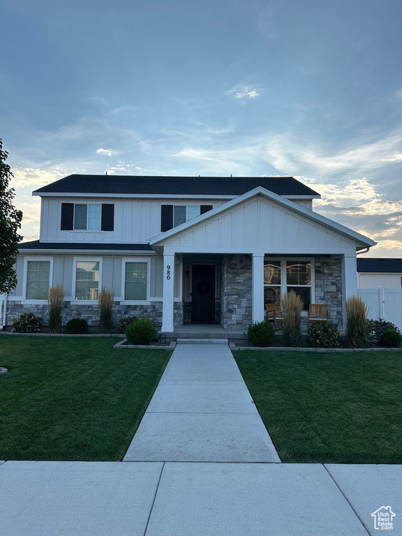 View of front of home featuring a front yard