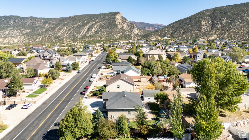 Aerial view with a mountain view