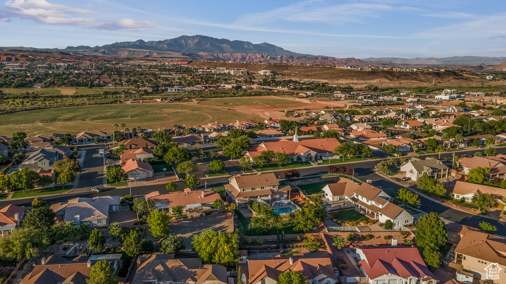 Drone / aerial view featuring a mountain view