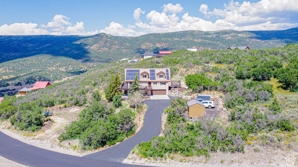 Aerial view with a mountain view