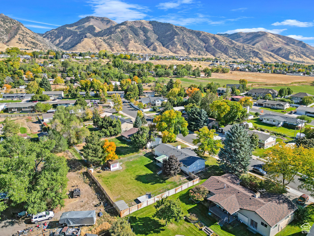 Birds eye view of property featuring a mountain view